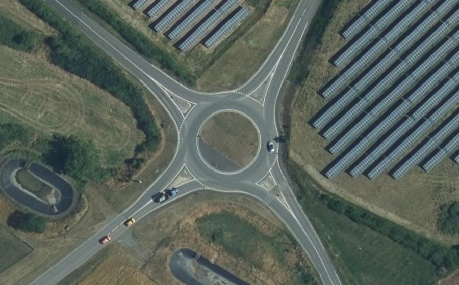 Vue aérienne du Rond-point anonyme n°467446853