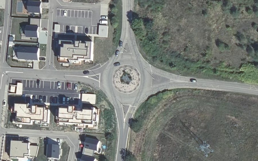 Vue aérienne du Rond-point anonyme n°46760042