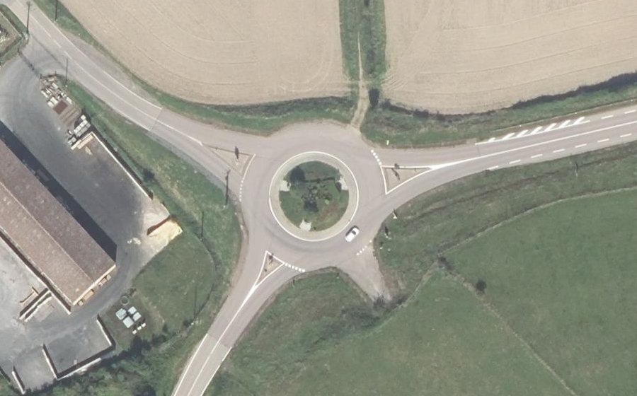 Vue aérienne du Rond-point anonyme n°46795027