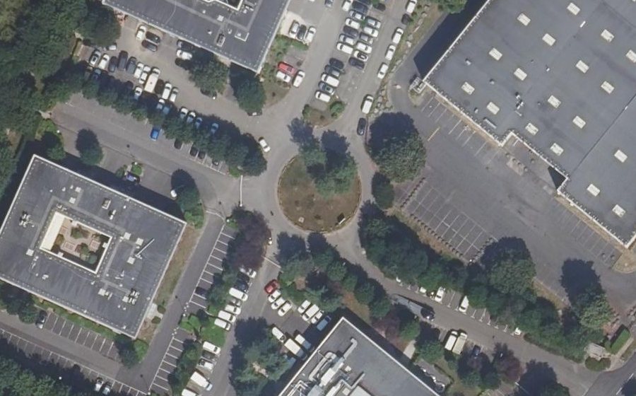 Vue aérienne du Rond-point anonyme n°46828915