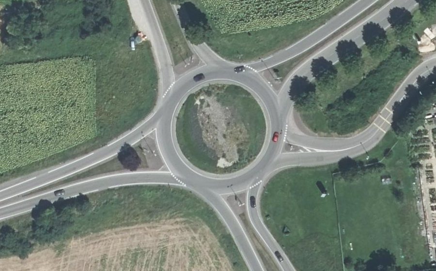 Vue aérienne du Rond-point anonyme n°4683158