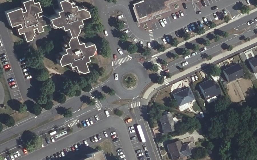 Vue aérienne du Rond-point anonyme n°46832562