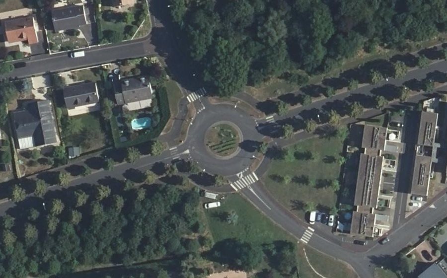 Vue aérienne du Rond-point anonyme n°46832567