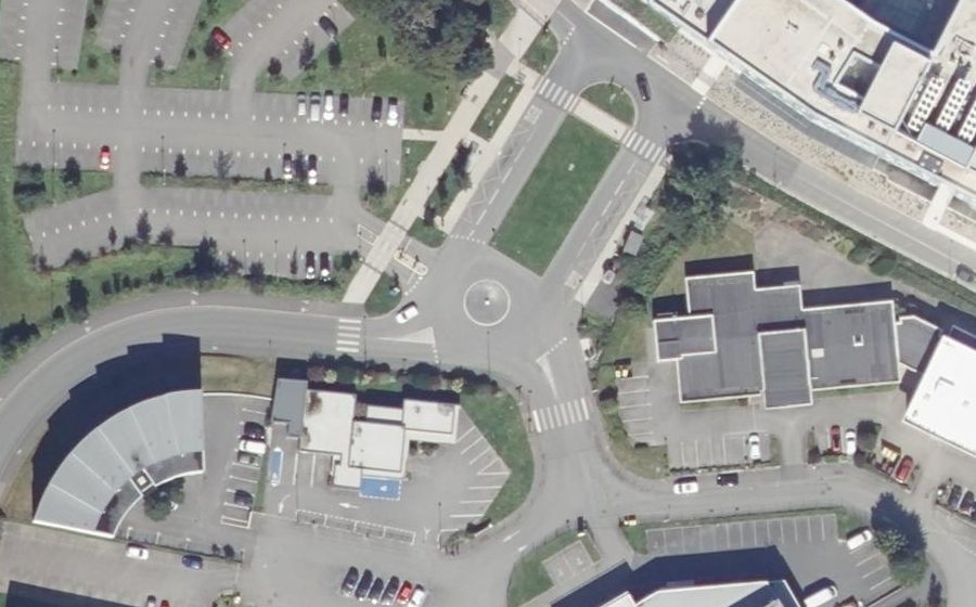 Vue aérienne du Rond-point anonyme n°46863513