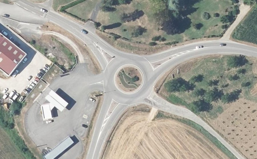 Vue aérienne du Rond-point anonyme n°4687312