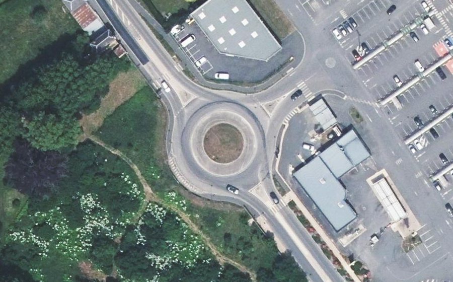 Vue aérienne du Rond-point anonyme n°468732769