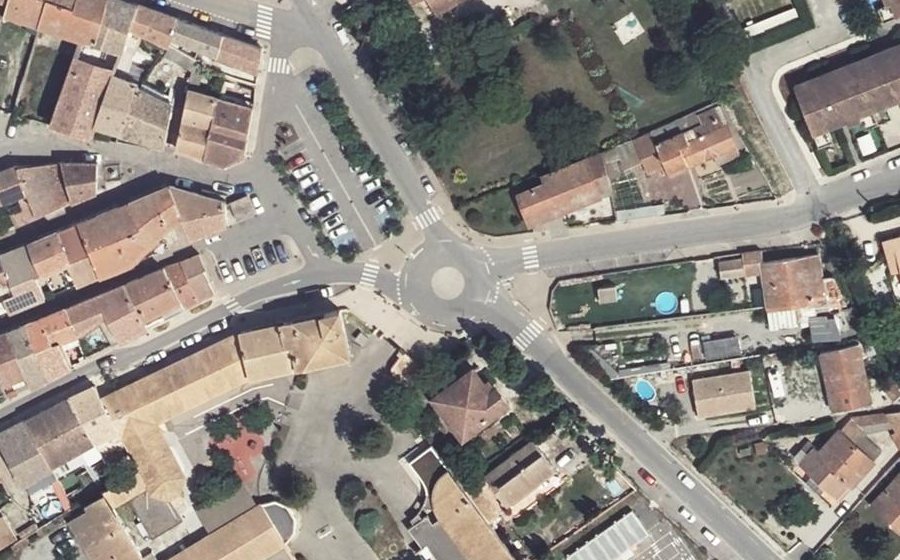 Vue aérienne du Rond-point anonyme n°468923389