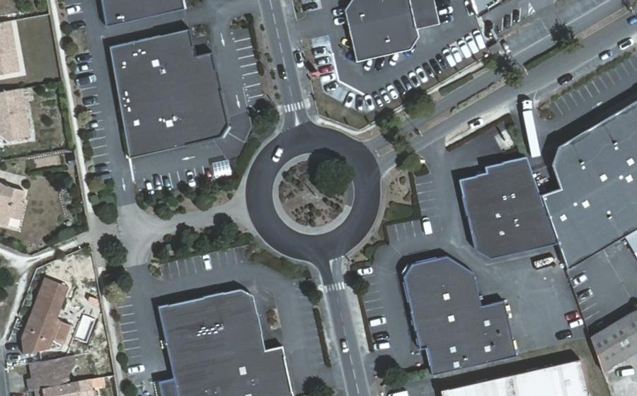 Vue aérienne du Rond-point anonyme n°46894257