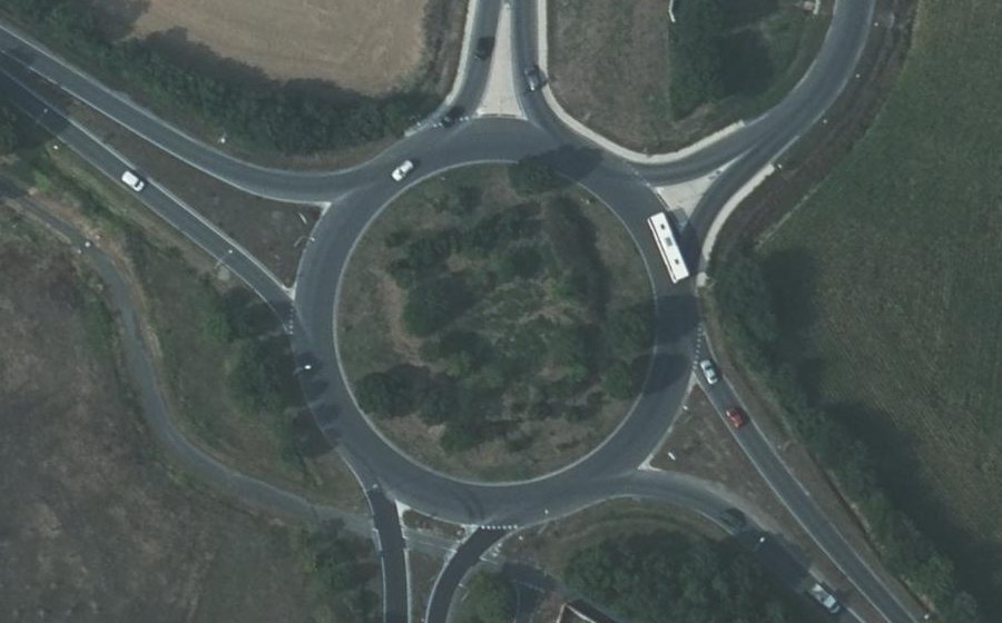 Vue aérienne du Rond-point anonyme n°46895831