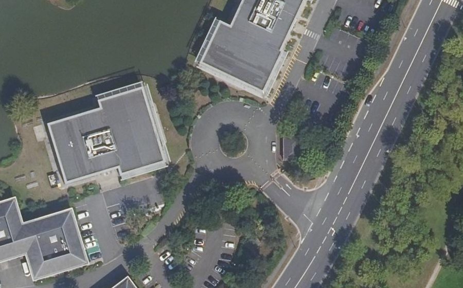 Vue aérienne du Rond-point anonyme n°46898153