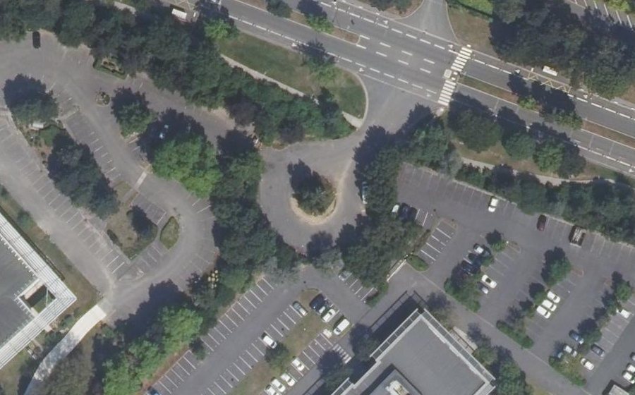 Vue aérienne du Rond-point anonyme n°46898190