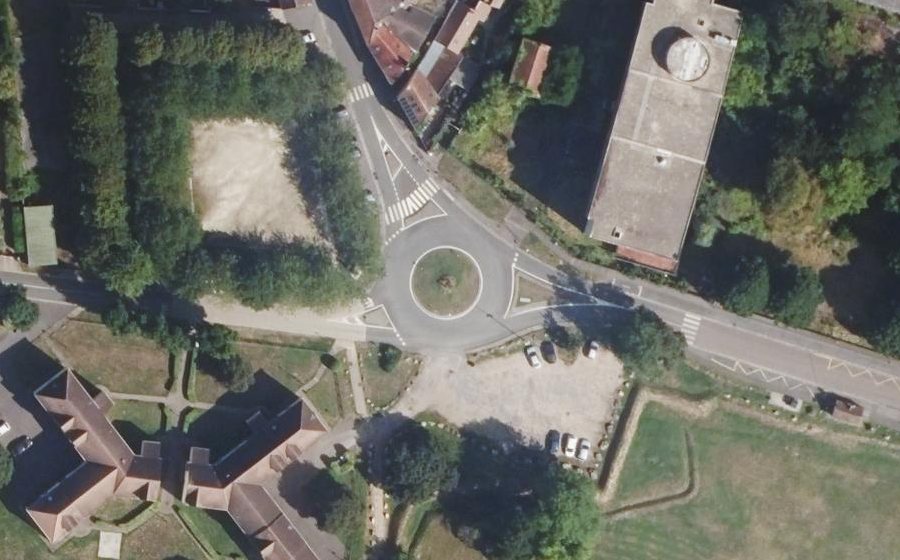Vue aérienne du Rond-point anonyme n°46911402