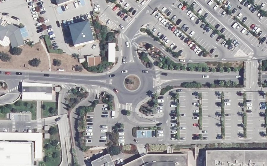 Vue aérienne du Rond-point anonyme n°469128379