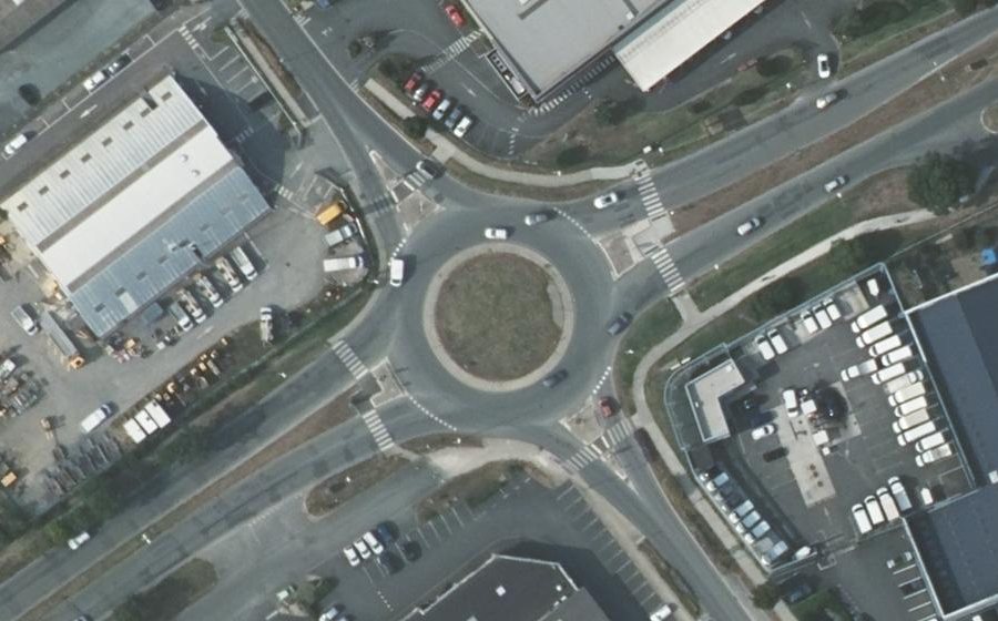 Vue aérienne du Rond-point anonyme n°46914634