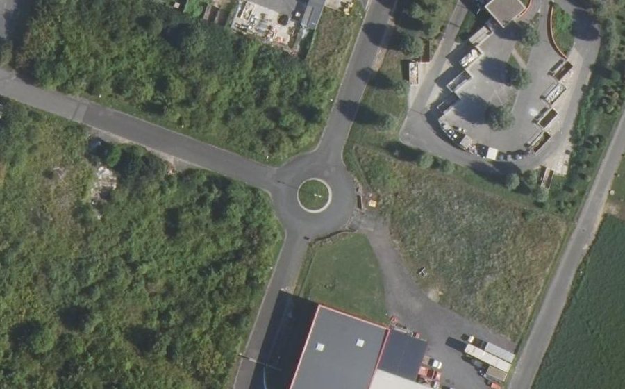 Vue aérienne du Rond-point anonyme n°46918671