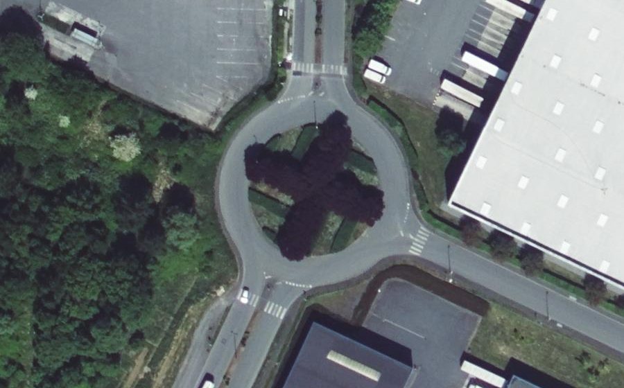 Vue aérienne du Rond-point anonyme n°46918885