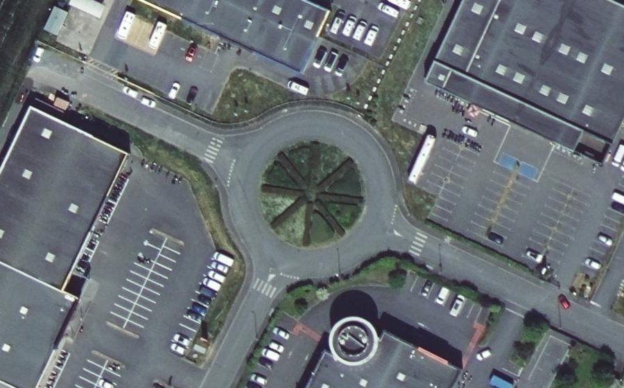 Vue aérienne du Rond-point anonyme n°46919397