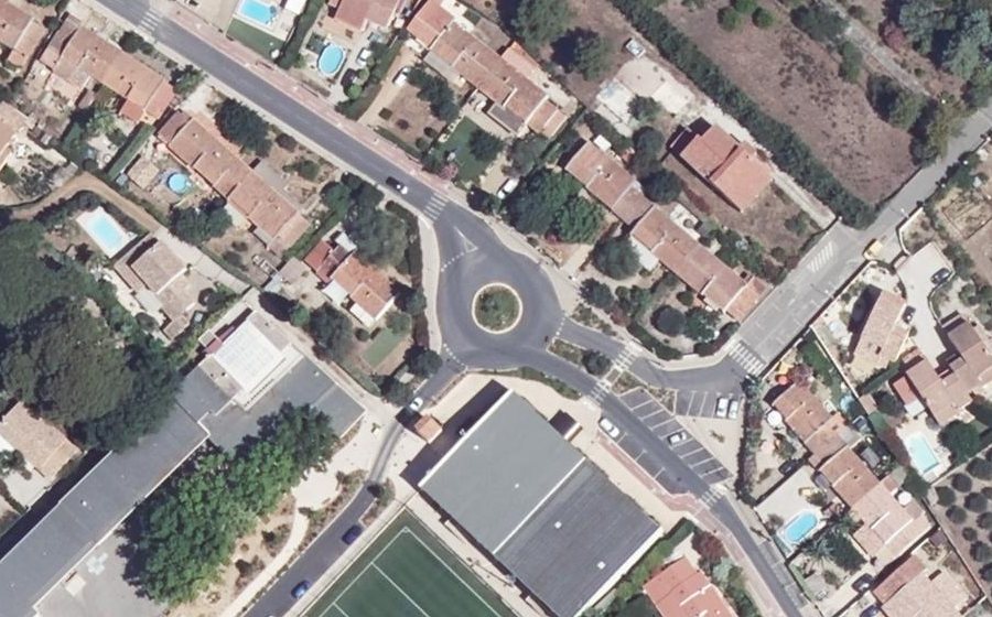 Vue aérienne du Rond-point anonyme n°46931491