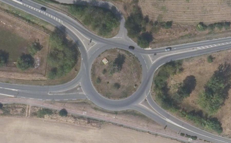 Vue aérienne du Rond-point anonyme n°46946081