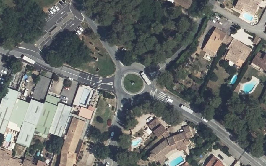 Vue aérienne du Rond-point anonyme n°4694972