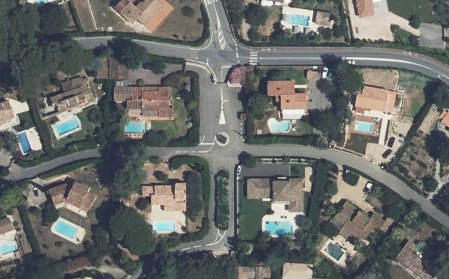 Vue aérienne du Rond-point anonyme n°4695056