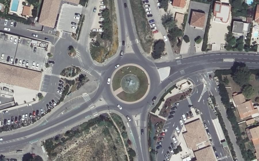 Vue aérienne du Rond-point anonyme n°46961083