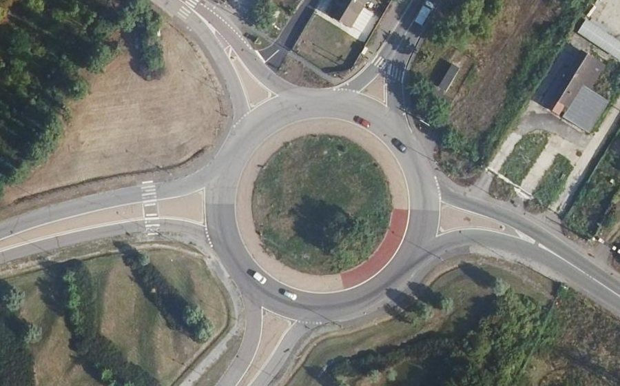 Vue aérienne du Rond-point anonyme n°46969993