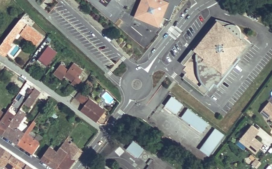 Vue aérienne du Rond-point anonyme n°469702269
