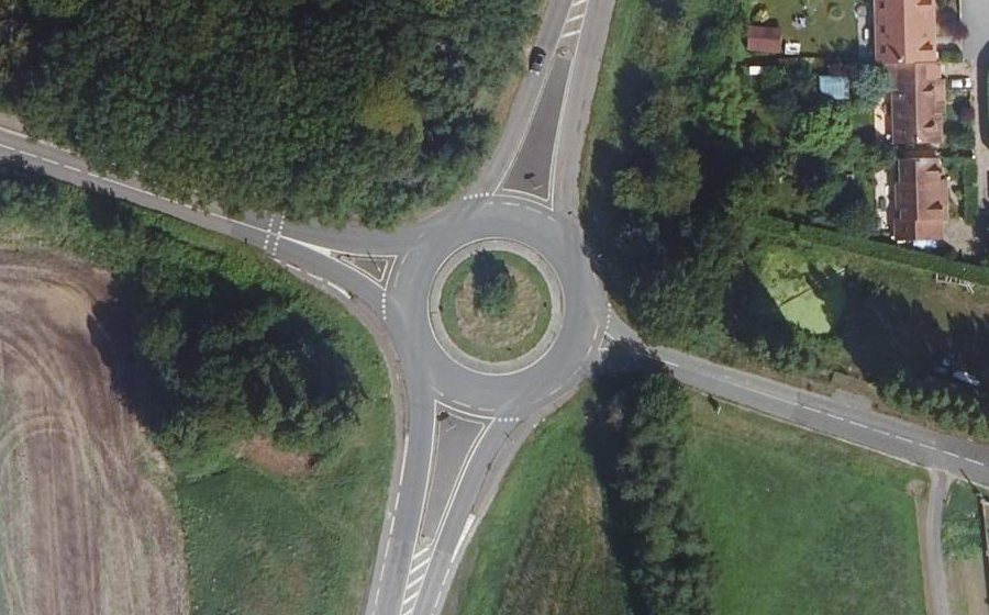 Vue aérienne du Rond-point anonyme n°46973966