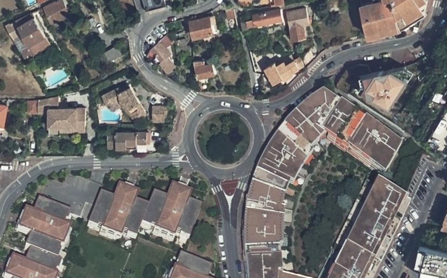 Vue aérienne du Rond-point anonyme n°4697946
