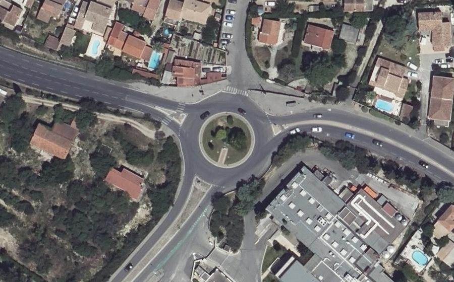 Vue aérienne du Rond-point anonyme n°46986556