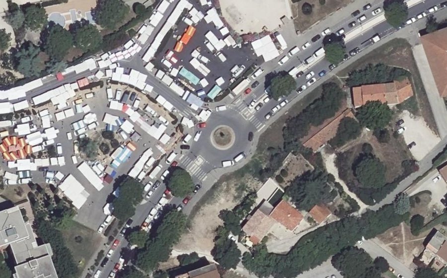Vue aérienne du Rond-point anonyme n°46999160