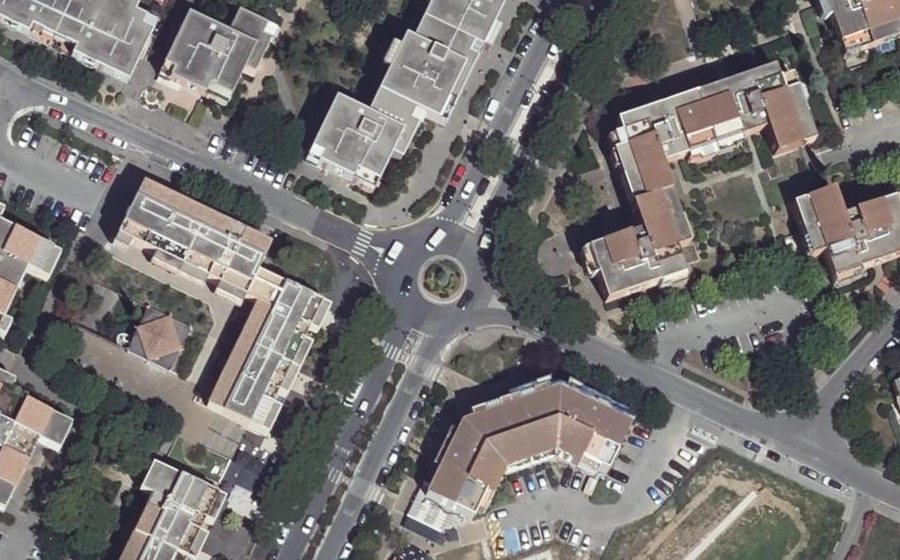 Vue aérienne du Rond-point anonyme n°46999161