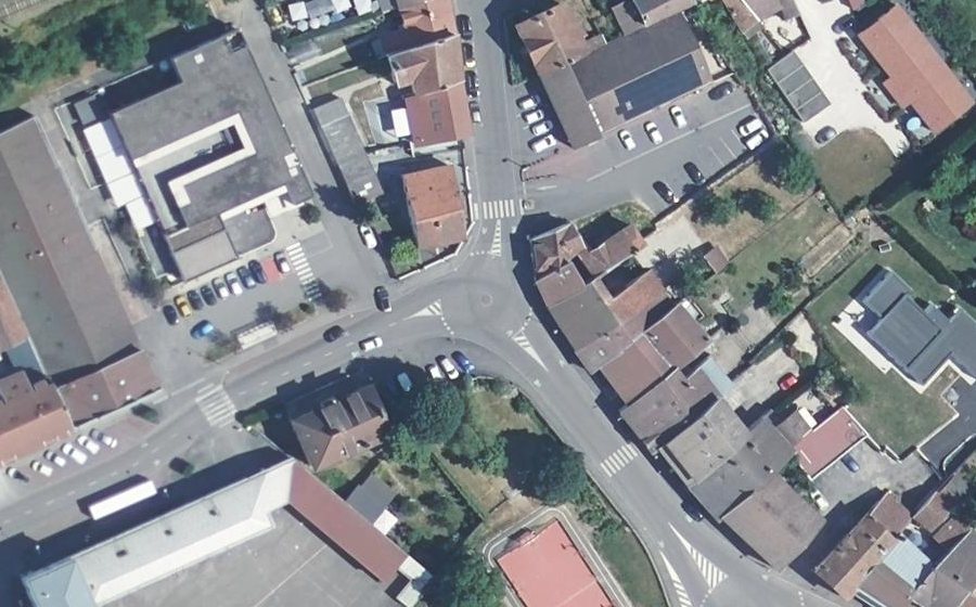 Vue aérienne du Rond-point anonyme n°47002953