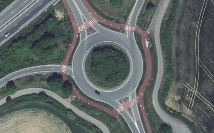 Vue aérienne du Rond-point anonyme n°47005552