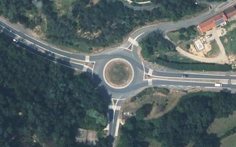 Vue aérienne du Rond-point anonyme n°4700726