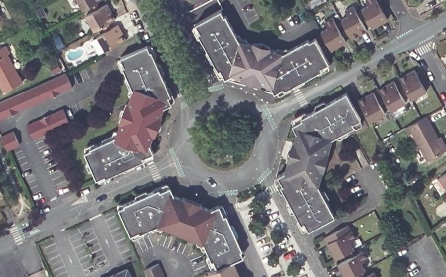 Vue aérienne du Rond-point anonyme n°47008028