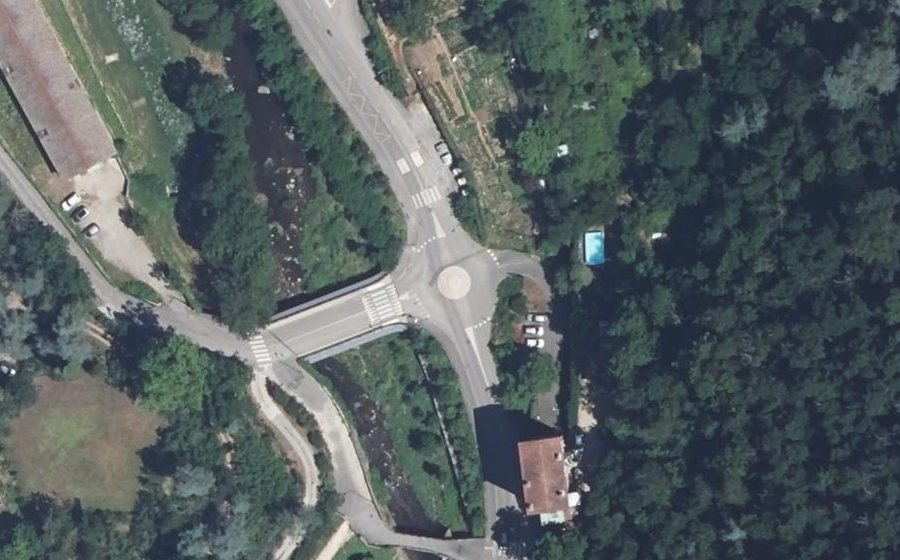 Vue aérienne du Rond-point anonyme n°47030497