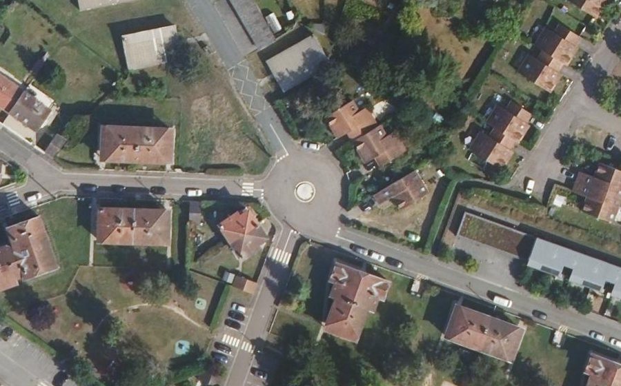 Vue aérienne du Rond-point anonyme n°47032879