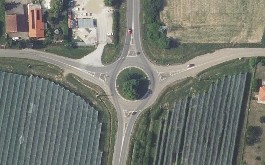 Vue aérienne du Rond-point anonyme n°47048255