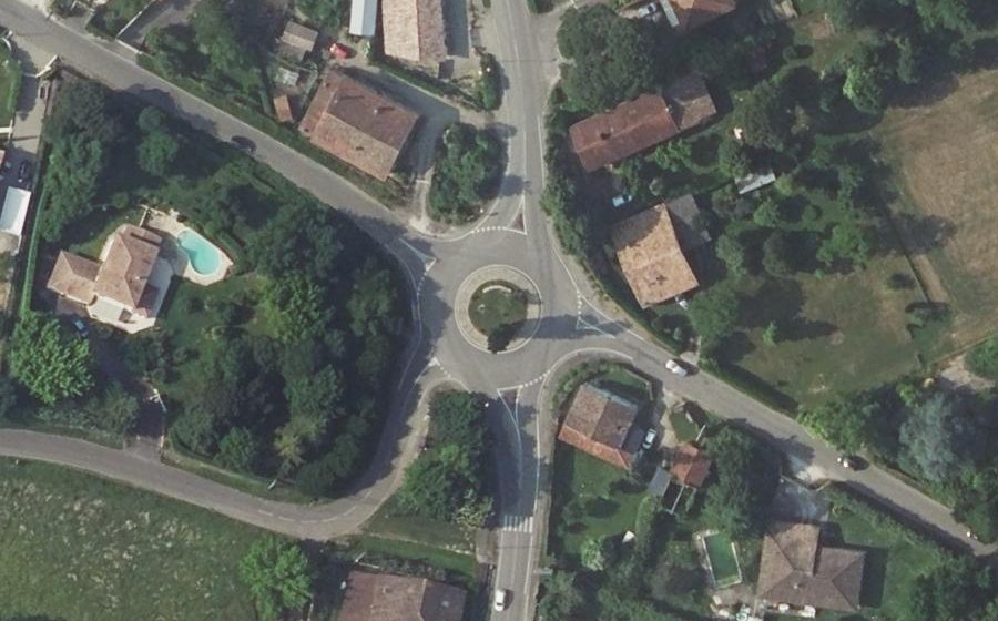 Vue aérienne du Rond-point anonyme n°47048792