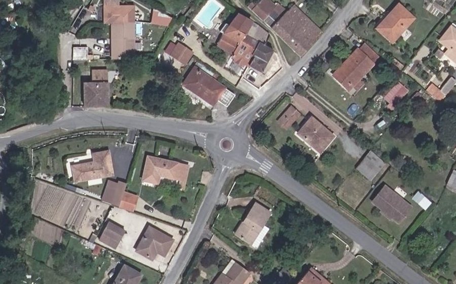 Vue aérienne du Rond-point anonyme n°47049083