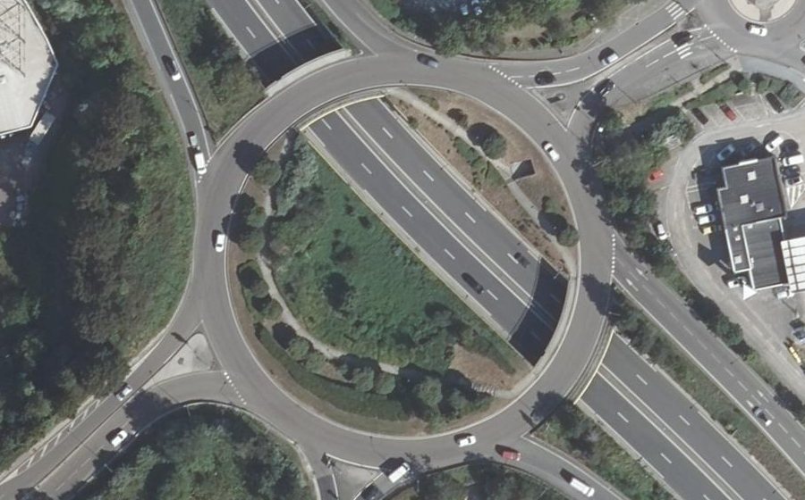 Vue aérienne du Rond-point anonyme n°470505796