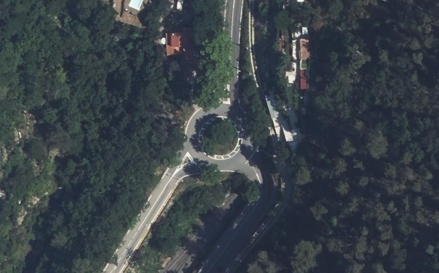 Vue aérienne du Rond-point anonyme n°47051162