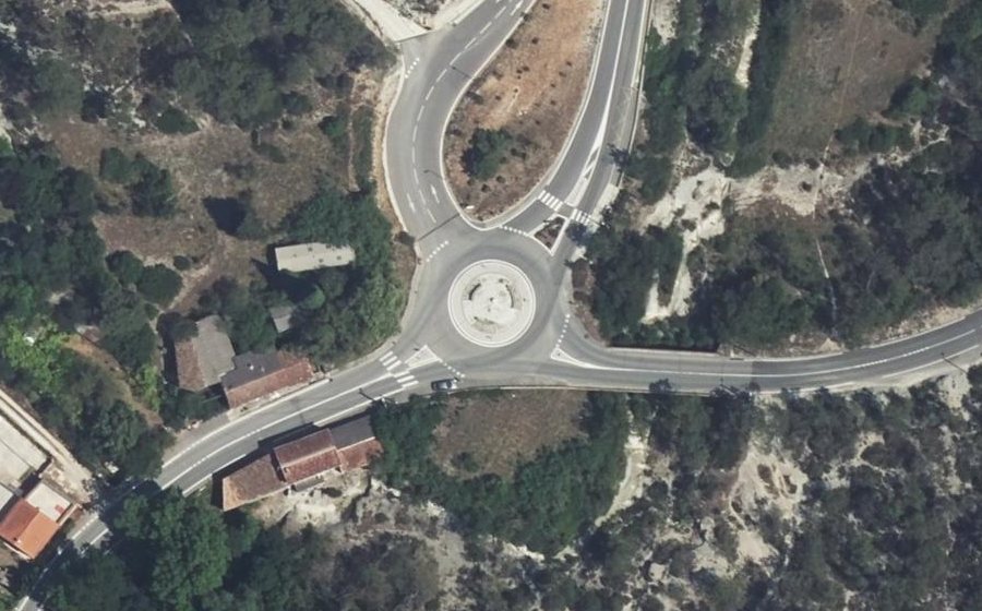 Vue aérienne du Rond-point anonyme n°47051809