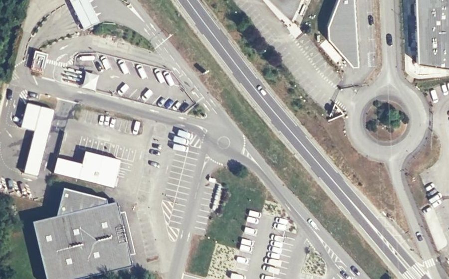 Vue aérienne du Rond-point anonyme n°47054242