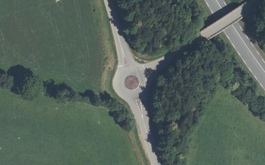 Vue aérienne du Rond-point anonyme n°47054922