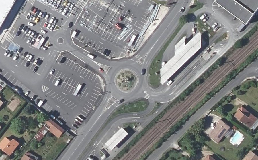 Vue aérienne du Rond-point anonyme n°47067877