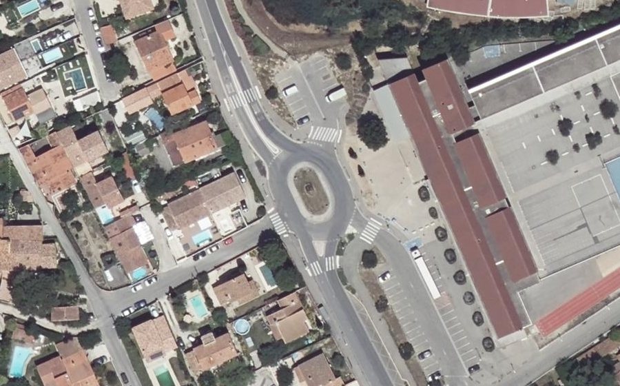 Vue aérienne du Rond-point anonyme n°47072532