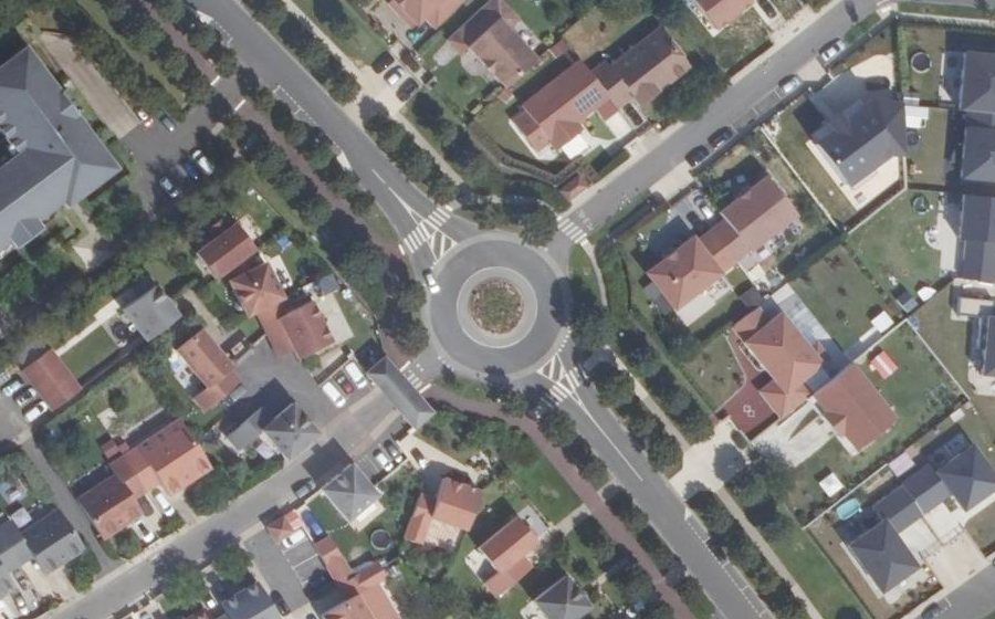 Vue aérienne du Rond-point anonyme n°47075907